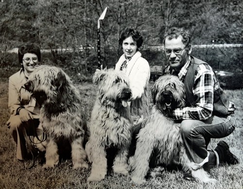 Cadou, Mutter und Schwester b500
